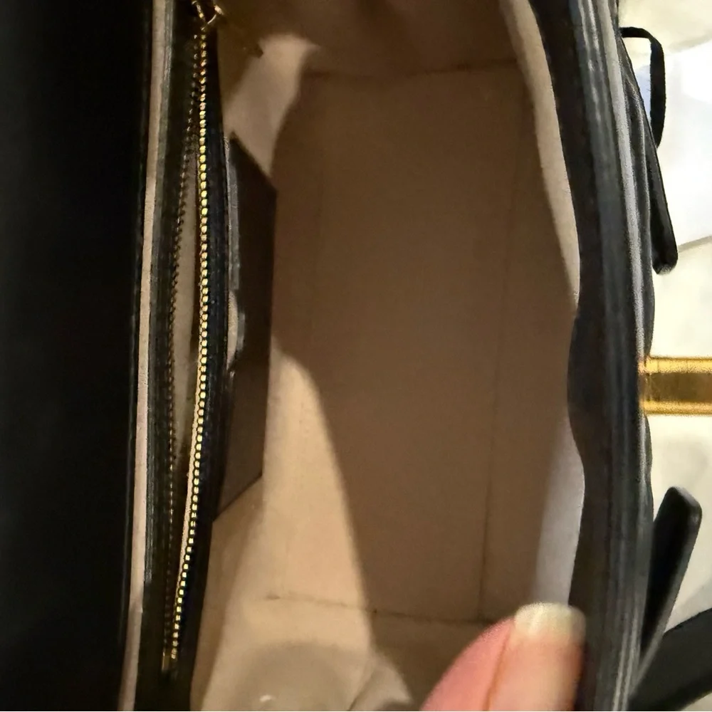 Balmain
B-Buzz 23 leather bag Black and Gold Quilted Shoulder Bag - Picture 11 of 15